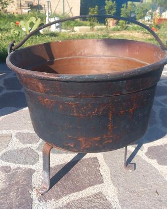 Grande antico calderone paiolo in rame