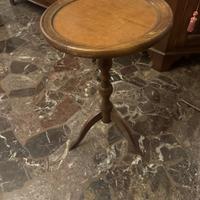 Tavolino legno tre piedi