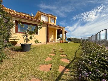 Caposchiera con giardino e vista mare mozzafiato