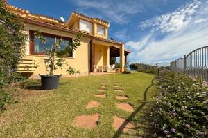 Caposchiera con giardino e vista mare mozzafiato