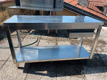Piano in acciaio inox con cassetto