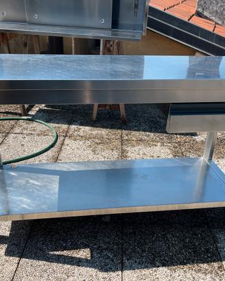 Piano in acciaio inox con cassetto