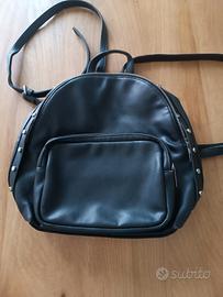 zainetto Bershka in pelle nera