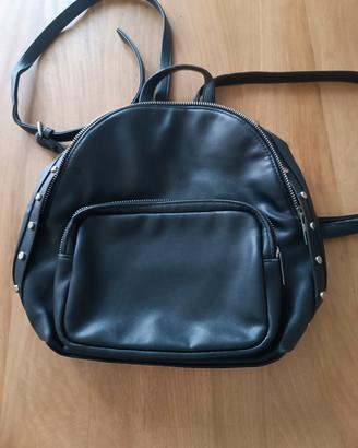 zainetto Bershka in pelle nera