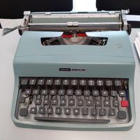 MACCHINA DA SCRIVERE OLIVETTI  lettera 32