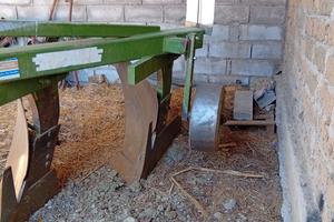 trivomere agricolo