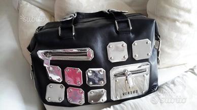 Borsa versus in vera pelle