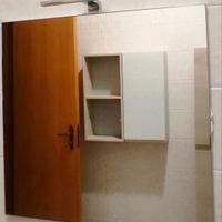 arredamento bagno pensili e specchio 