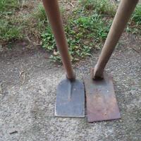 Due zappe forgiate a mano