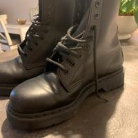 Dr Martens nere