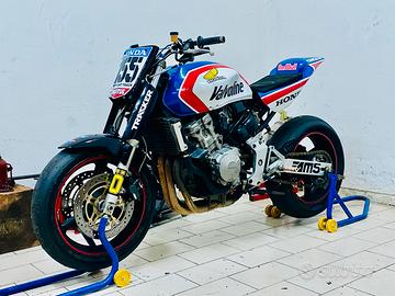 Honda hornet 600 pronto pista