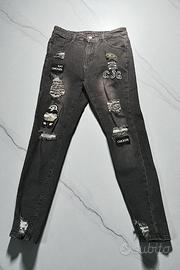 Jeans strappatti grigio scuro,taglia media!!