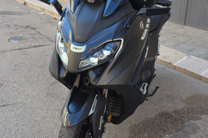 Tmax 560 Black