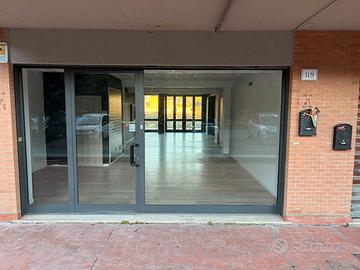 Locale Commerciale Case e Campi