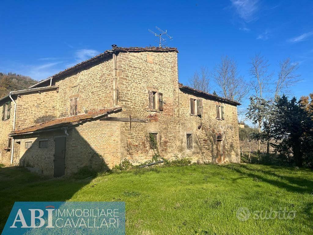 Rustico / Casale di 100000 m² con più di 5 locali - Altro