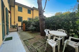 Castiglioncello: due bagni, giardino e garage