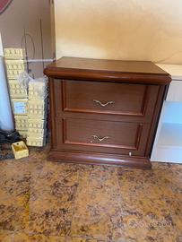 Comodino in legno
