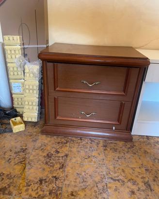 Comodino in legno