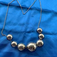 Collana lunga con sfere