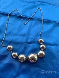 Collana lunga con sfere