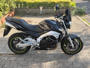 Suzuki gsr 600  leggere descrizione