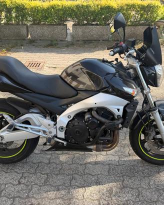 Suzuki gsr 600  leggere descrizione