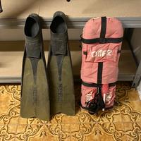 muta subacquea con accessori