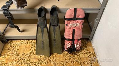 muta subacquea con accessori