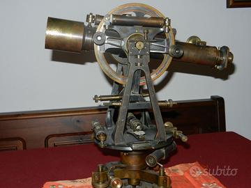 Livella  in ottone  anni 70