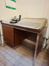 Scrivania con cassetti
