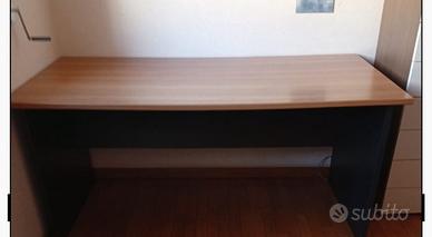 Scrivania professionale come nuova