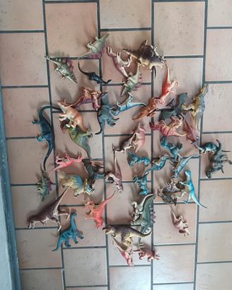 dinosauri in plastica rigida