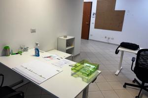 Ufficio nuovo arredato con garage