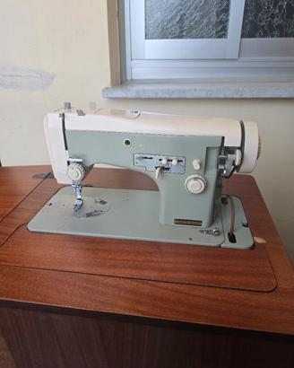 Macchina da cucire vintage Singer 
