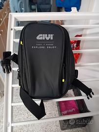 stivali borsello e giubbotto moto