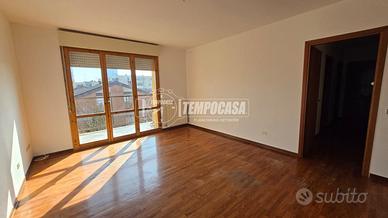 QUADRILOCALE CON GARAGE E CANTINA E DOPPI SERVIZI