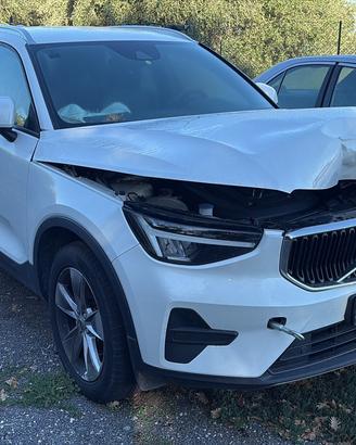 Volvo XC40 incidentata