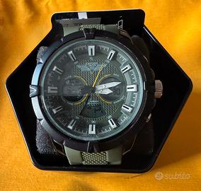 Orologio verde militare oversize.