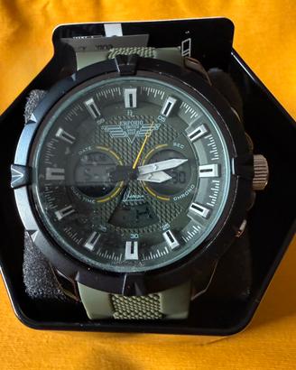 Orologio verde militare oversize.