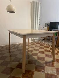Tavolo IKEA in legno