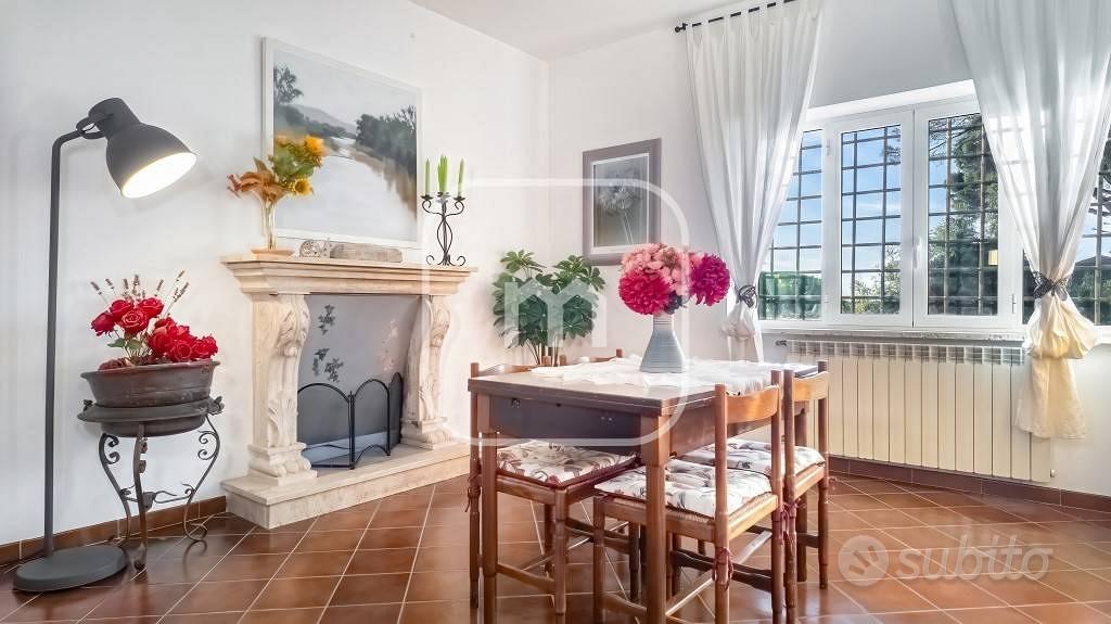 Villa di 370 m² con più di 5 locali a San Cesareo - More