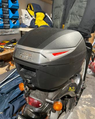 Bauletto scooter universale Givi 30 L