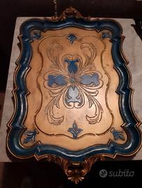 Vassoio antico in plastica effetto legno decorato