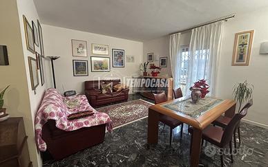 Trilocale con terrazza abitabile e garage in nuda