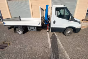 Iveco 35 c13 con gru ribaltabile