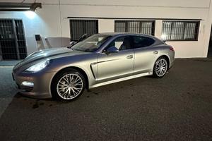 Porsche Panamera 4S 4.8 v8