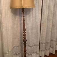 ANTICA  LAMPADA DA TERRA IN LEGNO VINTAGE