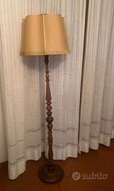 ANTICA  LAMPADA DA TERRA IN LEGNO VINTAGE