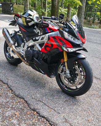 Aprilia tuono v4 factory 