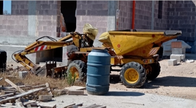 Dumper con retroescavatore